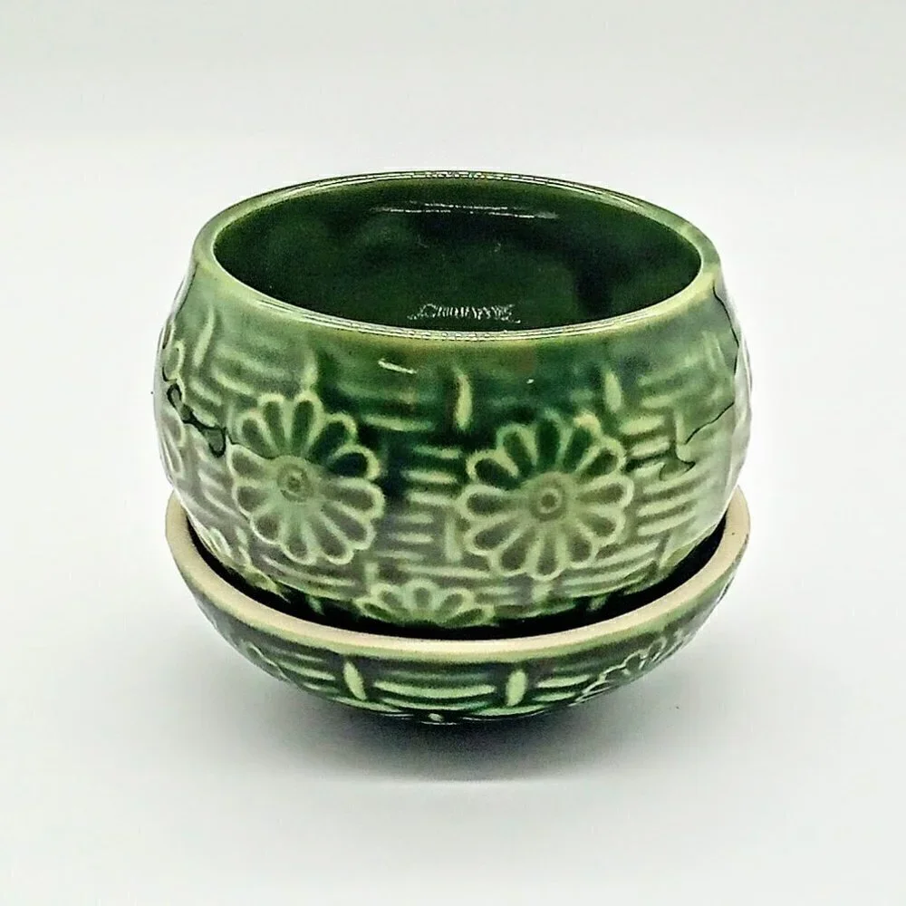 Green Embossed Ceramic Glazed Round Covered Bowl
